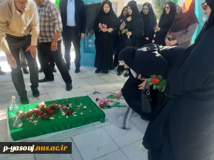 غبارروبی و عطر افشانی قبر مطهر شهید گمنام در مرکز دختران یاسوج همزمان با هفته دفاع مقدس و آغاز سال تحصیلی جدید 4