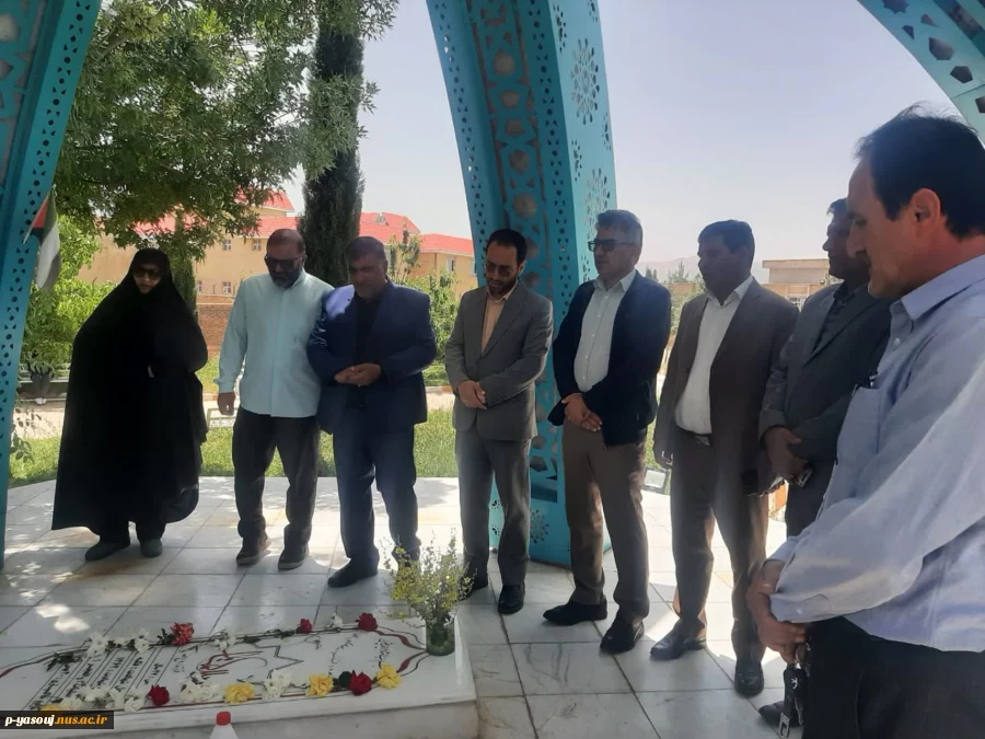 همزمان با سوم خردادماه و سالروز آزادسازی خرمشهر صورت گرفت: آیین غبارروبی و عطر افشانی قبر مطهر شهید گمنام واقع در آموزشگده ملی مهارت دختران یاسوج 4