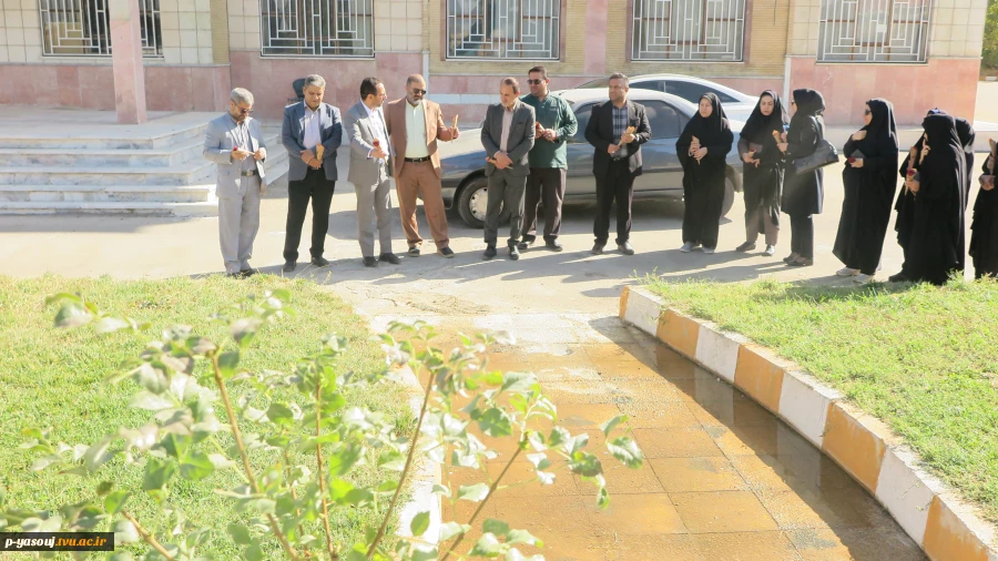 با حضور رئیس و کارکنان دانشگاه ملی مهارت استان برگزار شد: آیین غبارروبی  و عطر افشانی قبر مطهر شهید گمنام واقع در آموزشکده ملی مهارت دختران یاسوج 2