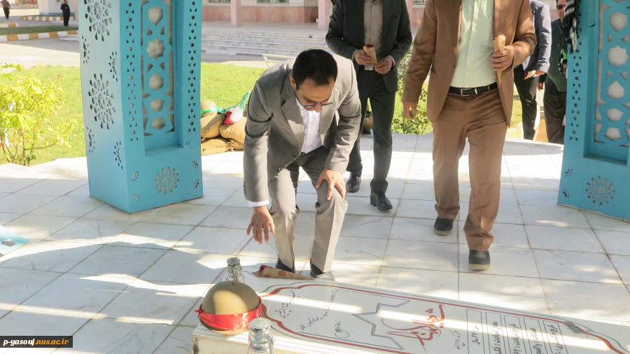 با حضور رئیس و کارکنان دانشگاه ملی مهارت استان برگزار شد: آیین غبارروبی  و عطر افشانی قبر مطهر شهید گمنام واقع در آموزشکده ملی مهارت دختران یاسوج 3