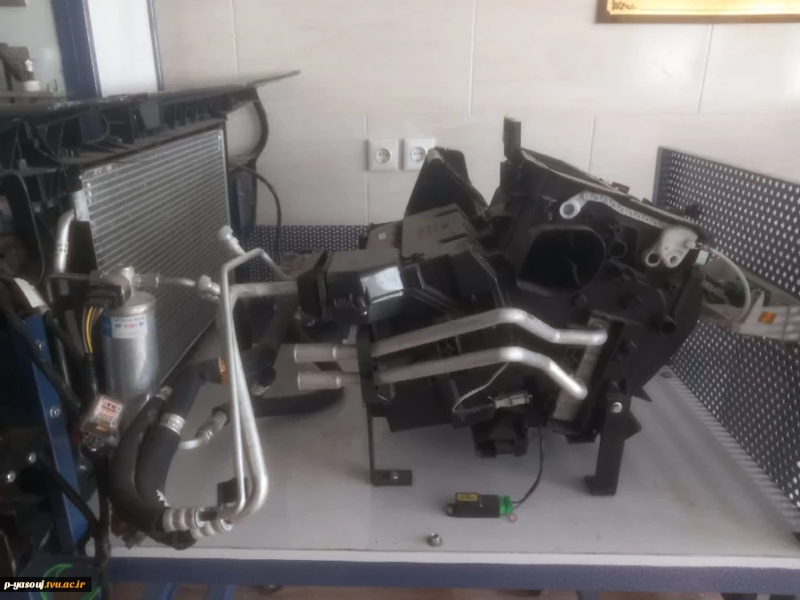 برگزاری نشست رئیس آموزشکده ملی مهارت دختران یاسوج با دبیران انجمن های علمی
به گزارش روابط عمومی دانشگاه، نشست رئیس آموزشکده ملی مهارت دختران یاسوج با دبیران انجمن های علمی این مرکز برگزار شد. در این نشست ابتدا رئیس آموزشکده ملی مهارت دختران یاسوج در سخنا