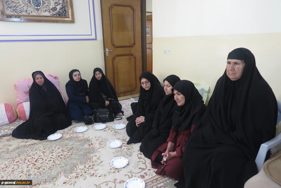 دیدار رئیس و کارکنان دانشگاه ملی مهارت استان کهگیلویه و بویراحمد با خانواده شهیده پوران قلی پور از شهدای جنگ رمضان 6