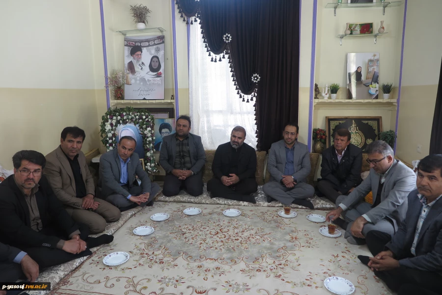 دیدار رئیس و کارکنان دانشگاه ملی مهارت استان کهگیلویه و بویراحمد با خانواده شهیده پوران قلی پور از شهدای جنگ رمضان 7