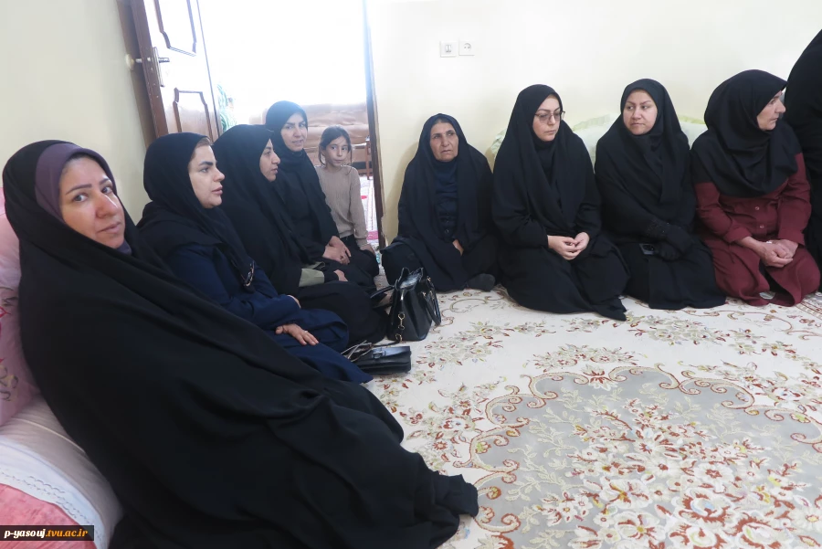 دیدار رئیس و کارکنان دانشگاه ملی مهارت استان کهگیلویه و بویراحمد با خانواده شهیده پوران قلی پور از شهدای جنگ رمضان 5