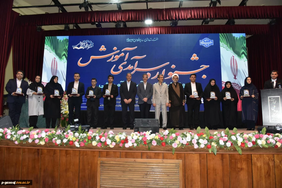 رئیس دانشگاه ملی مهارت در جشنواره سرآمدی آموزش استان تهران:

دانشگاه ملی مهارت می تواند معمار دانشگاه‌های مهارتی کشور باشد و اصولی مثل تعیین استاندارد، تربیت مربی و تضمین کیفیت را راهبری نماید/ استاد سرآمد کسی است که دانش را به مهارت تبدیل کند. 2