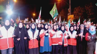 به مناسبت روز جهانی هلال احمرو صلیب سرخ صورت گرفت: حضور دانشجویان عضو کانون هلال احمر آموزشکده ملی مهارت دختران یاسوج در تجمعات شبانه مردم یاسوج 4