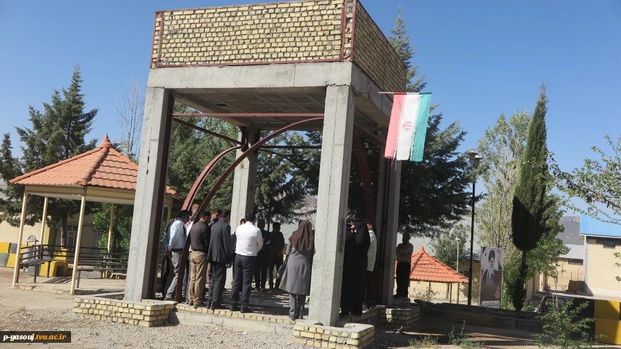 ادای احترام کارکنان دانشگاه ملی مهارت استان کهگیلویه و بویراحمد به مقام شامخ شهید گمنام دانشگاه در آغازین روز از هفته دفاع مقدس 8