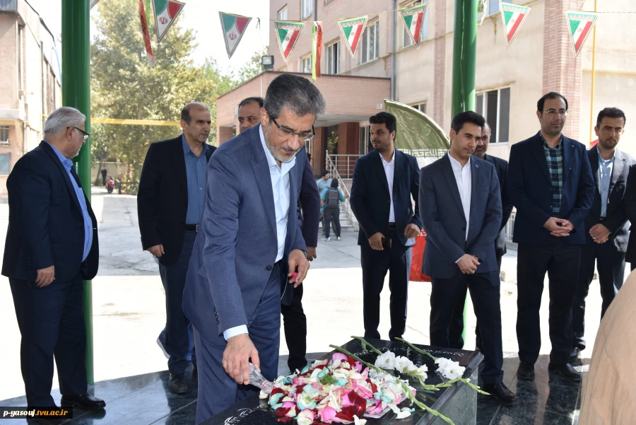 با حضور سرپرست دانشگاه ملی مهارت صورت گرفت؛
آیین اهتزاز پرچم جمهوری اسلامی ایران و طنین سرود ملی در آغاز سال تحصیلی جدید در دانشکده ملی مهارت انقلاب اسلامی تهران 2