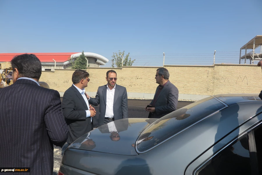 بازدید معاون هماهنگی امور عمرانی استانداری کهگیلویه و بویراحمد از روند انجام آسفالت خیابان دانشگاه 3