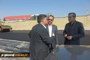 بازدید معاون هماهنگی امور عمرانی استانداری کهگیلویه و بویراحمد از روند انجام آسفالت خیابان دانشگاه 5