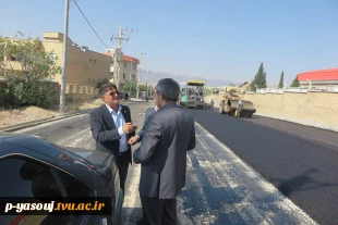 بازدید معاون هماهنگی امور عمرانی استانداری کهگیلویه و بویراحمد از روند انجام آسفالت خیابان دانشگاه 6