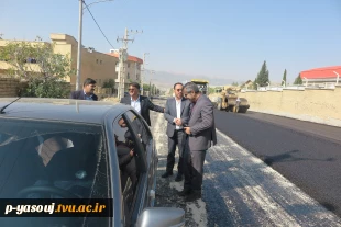 بازدید معاون هماهنگی امور عمرانی استانداری کهگیلویه و بویراحمد از روند انجام آسفالت خیابان دانشگاه 7
