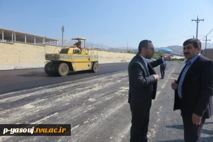 بازدید معاون هماهنگی امور عمرانی استانداری کهگیلویه و بویراحمد از روند انجام آسفالت خیابان دانشگاه 9